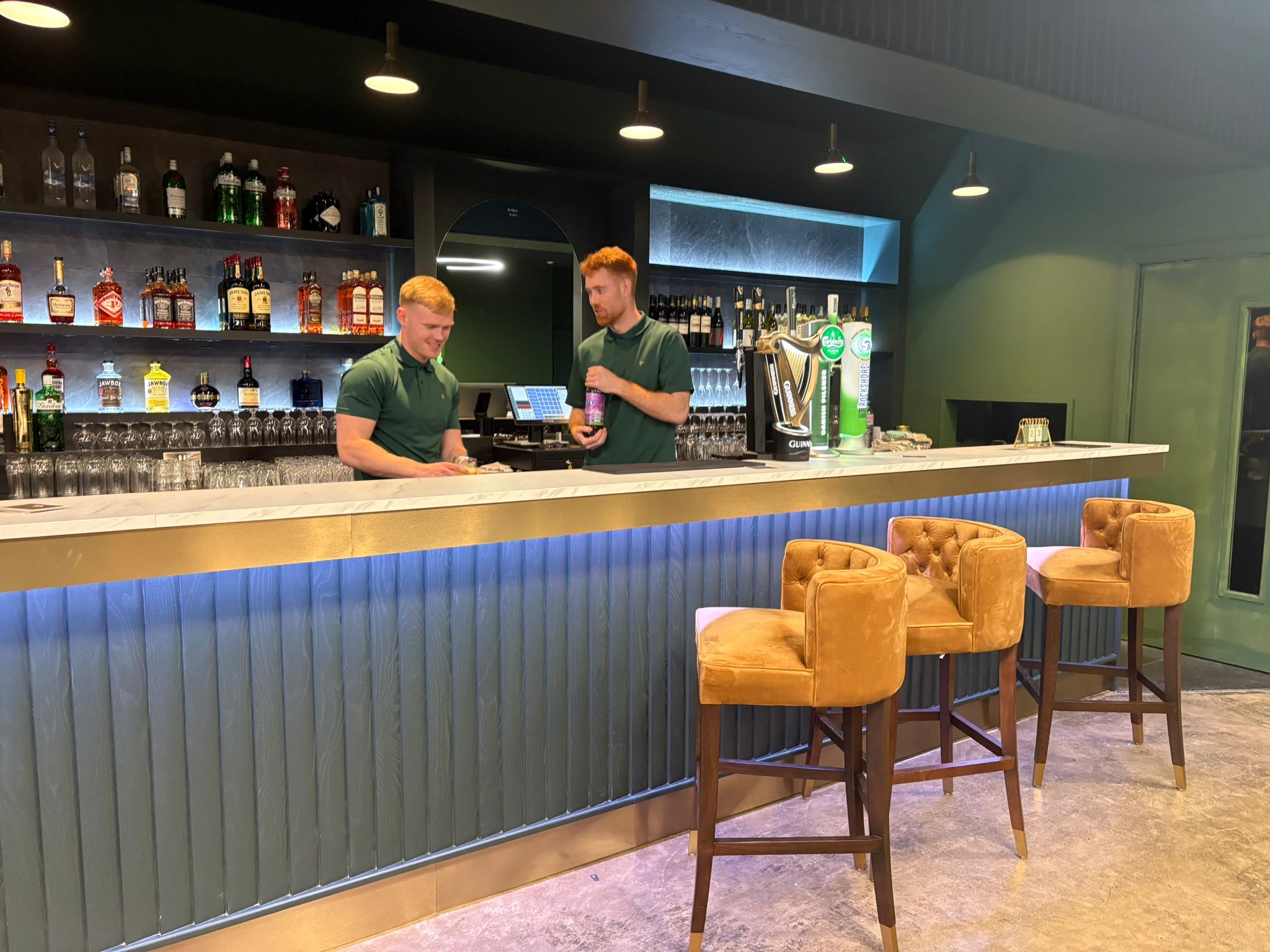 Bar & Food